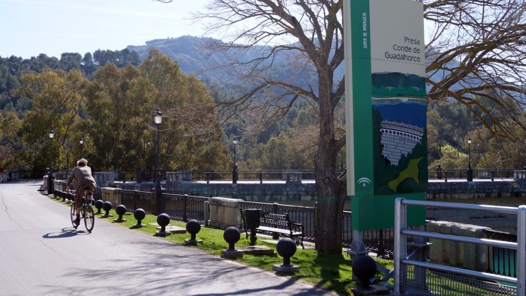 Ciclismo en la presa Conde de Guadalhorce.